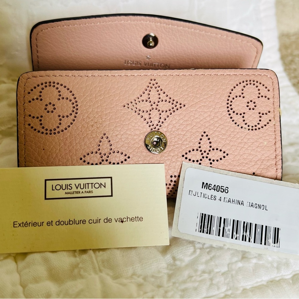 Authentic Louis Vuitton Magnolia Mahina Leather 4 Key Multicles Key Holder